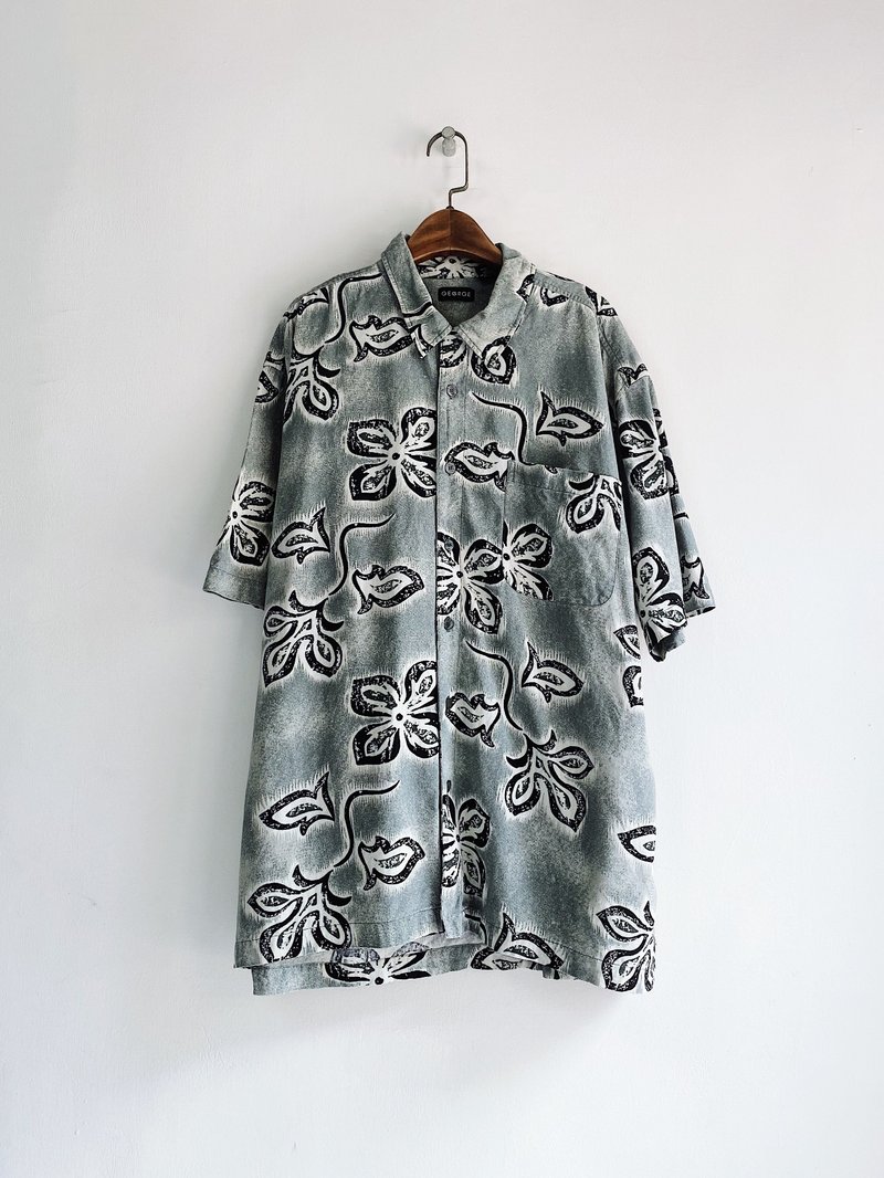 Dark gray green big flower full version of totem vintage silk Hawaiian shirt top vintage Aloha Shirt - เสื้อเชิ้ตผู้หญิง - ผ้าไหม สีเขียว