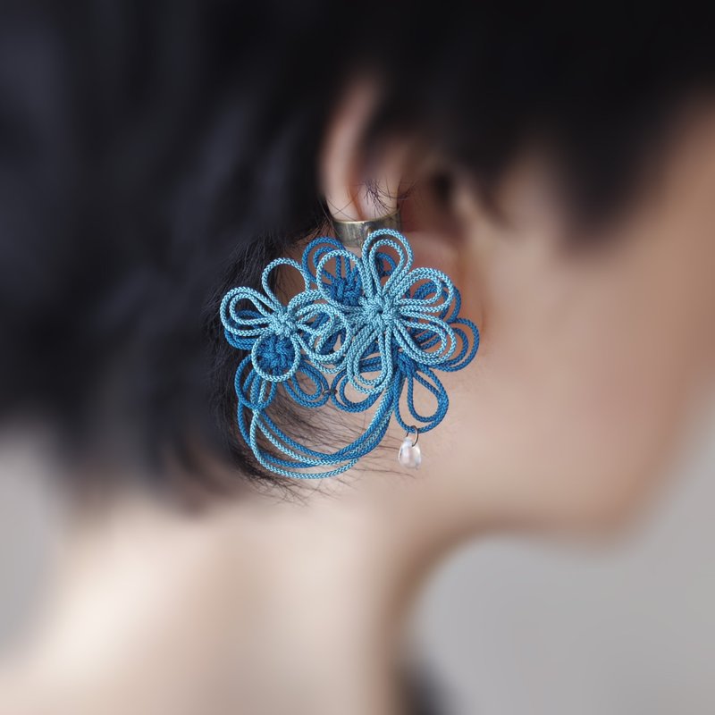 One-sided ear cuff, back-sounding, Kusayaka - ต่างหู - โลหะ สีน้ำเงิน