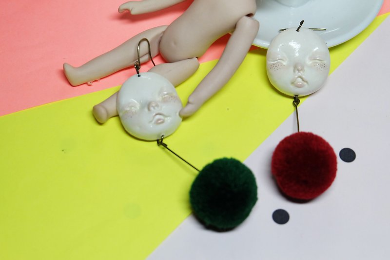 Clay dollface Earrings / unique accessory/handprint/weirds/mixed art/janpanesed - ต่างหู - ดินเผา สีม่วง