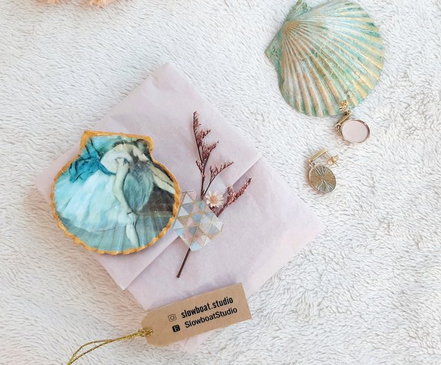 Scallop shell ring dish