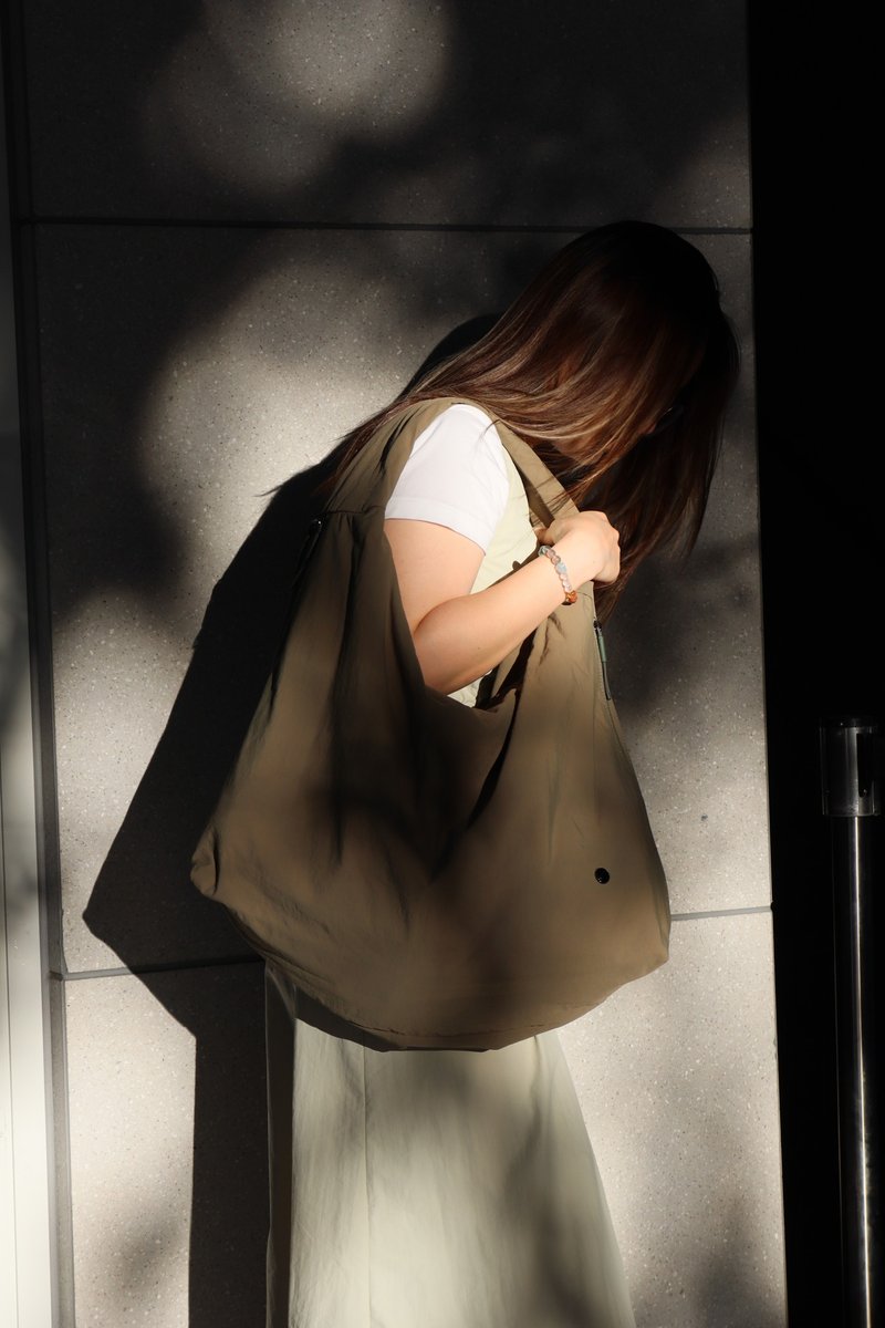 【TAYLORS】大容量機能水餃包 腋下托特包 輕量多拉鍊隔層 防潑水 - 側背包/斜背包 - 棉．麻 黑色