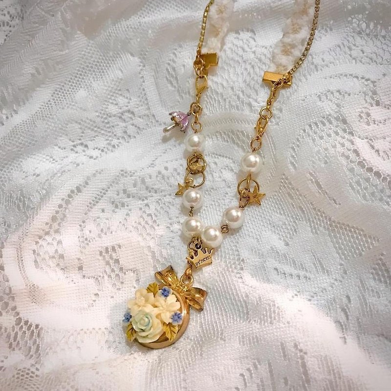 After the rain starry sky small bouquet lace necklace gold long chain wisher - Necklaces - Other Metals Gold