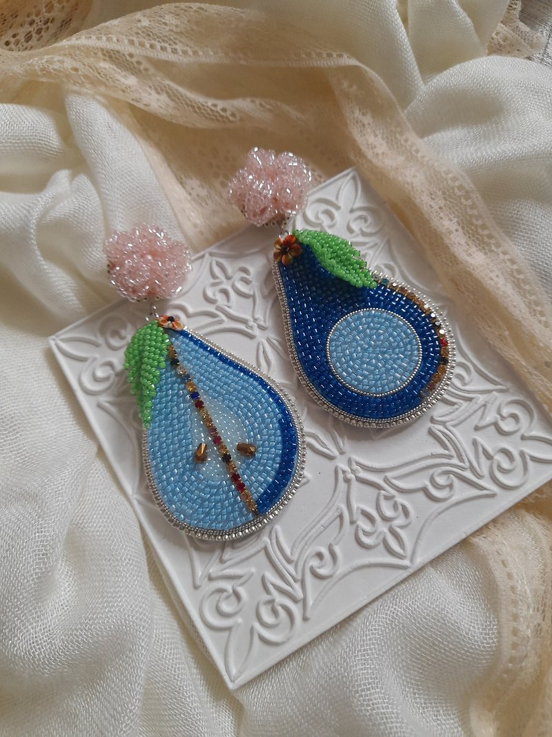 Beautiful handmade earrings embroidery blue pear beaded - ต่างหู - หนังแท้ สีน้ำเงิน
