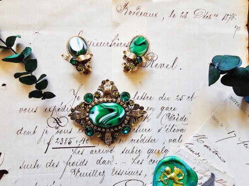 cryptex vintage & antique jewelry 綠石鍍金胸針耳夾套組【美國老件時尚珠寶】