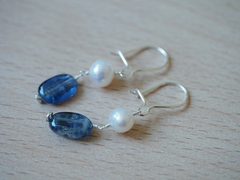 藍晶石 珍珠 純銀耳環 Kyanite Freshwater Pearl earrings - 耳環/耳夾 - 半寶石 藍色