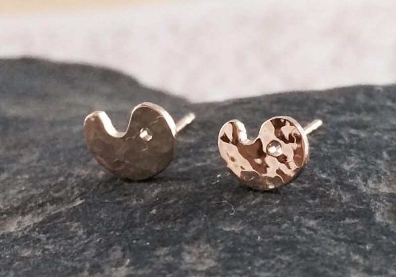 K18 ◇ Magatama ◇ Stud earrings - Earrings & Clip-ons - Other Metals Gold