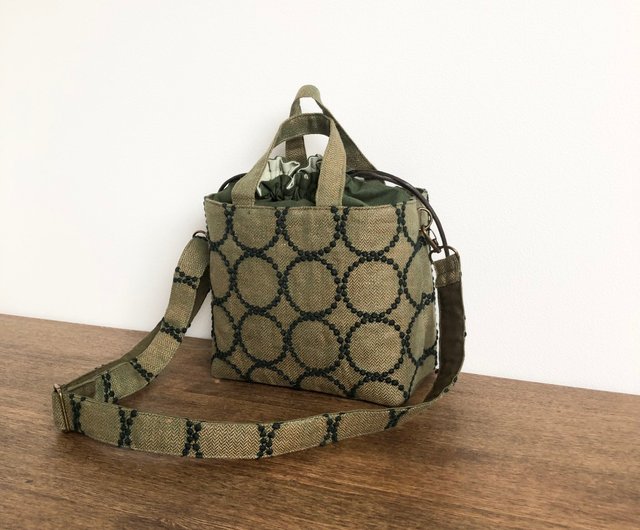 ミナペルホネン　タンバリン　巾着バック　巾着ショルダー　ハンドメイド 巾着ゴムバッグ(ミナペルホネン タンバリン)ネイビー | くらしこ