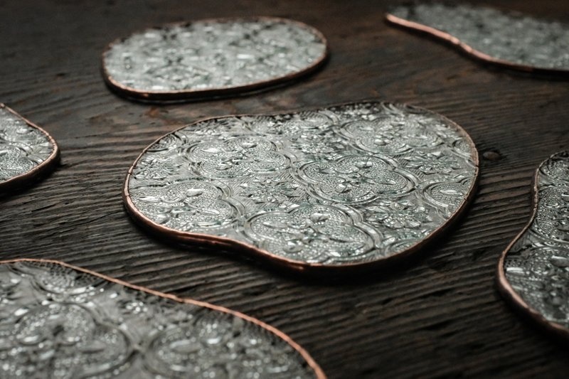 Floating Island | Begonia Flower Irregular Glass Coaster - ที่รองแก้ว - แก้ว สีใส