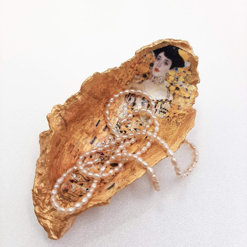 The Kiss by Gustav Klimt Oyster Shell Ring Dish | Home Decor | Wedding Gift - ของวางตกแต่ง - วัสดุอื่นๆ สีทอง