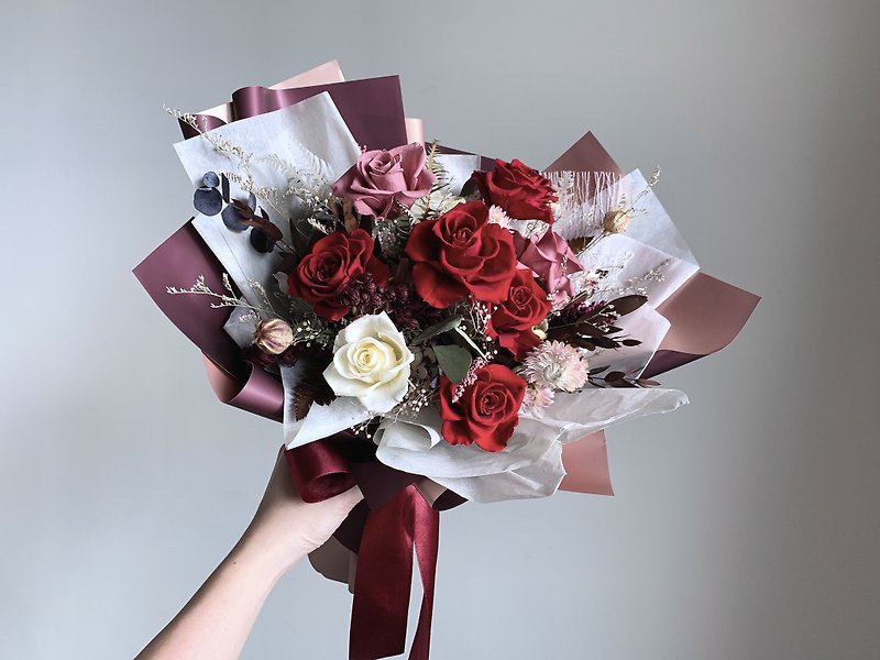 【永生花花束】9朵永生玫瑰花束|可客製色系 - 乾花/永生花 - 植物．花 紅色