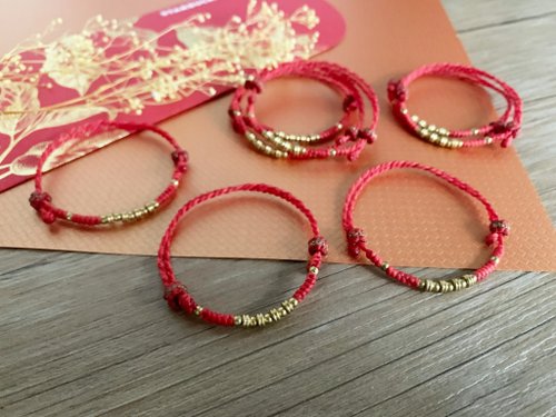 The lucky red deals line bracelet