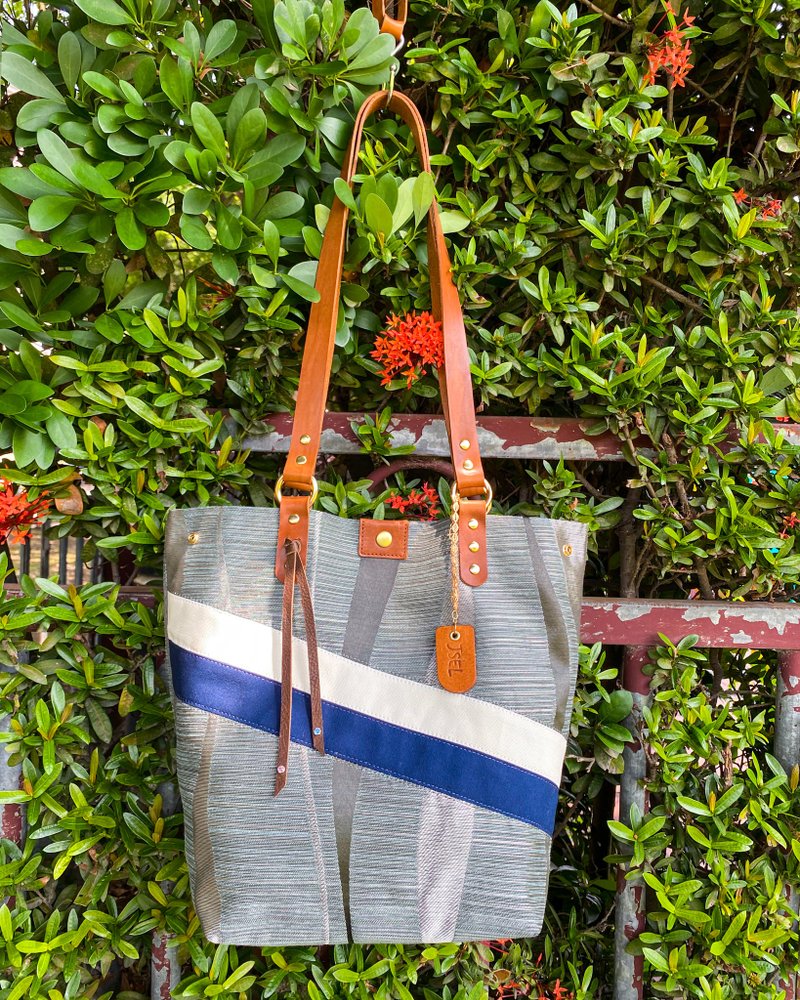 Dual style patchwork tote bag - อื่นๆ - วัสดุอื่นๆ 