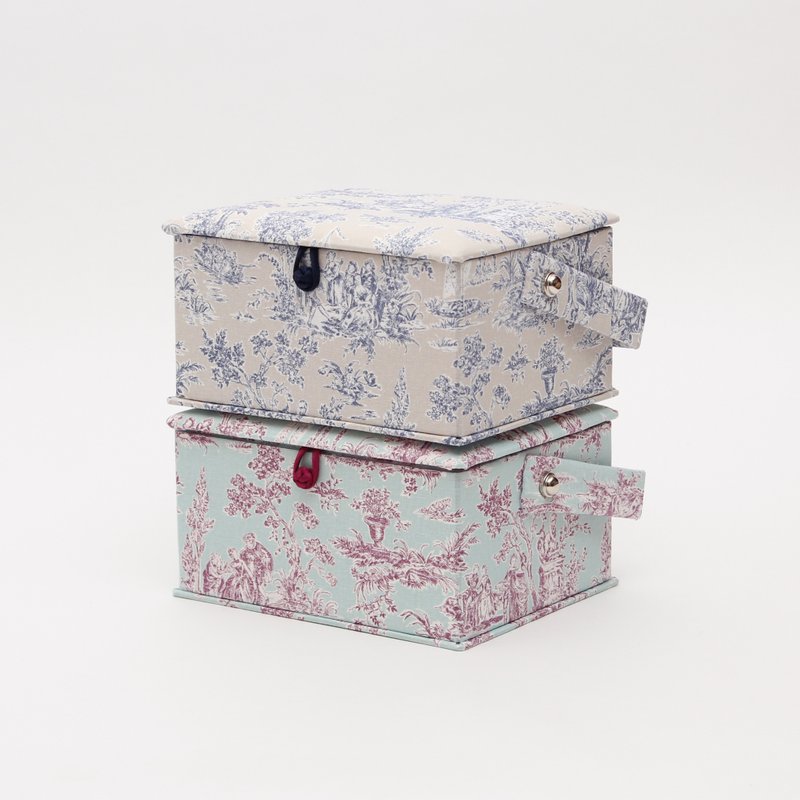 Toile de Jouy Storage Box M with Sewing set - 編織/刺繡/羊毛氈/縫紉 - 棉．麻 卡其色