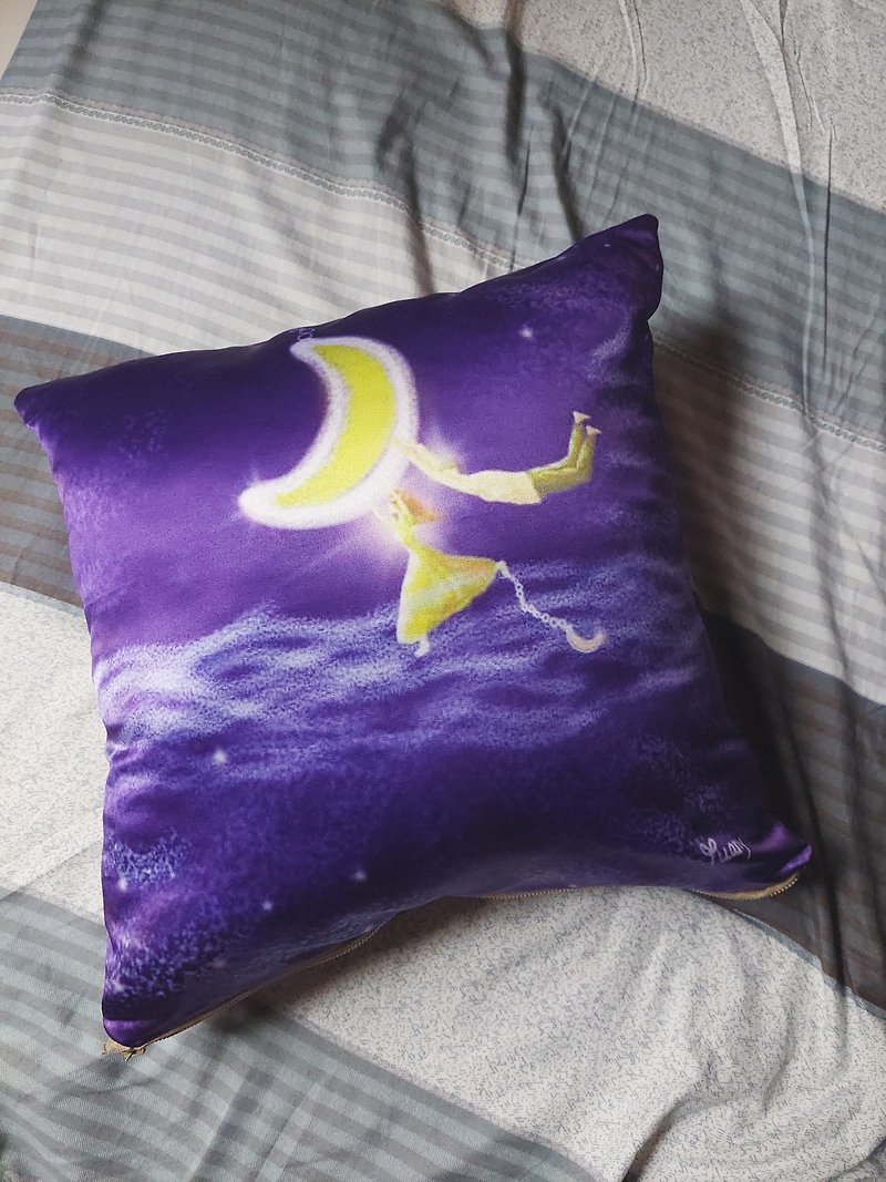 Illustration pillow and rippling crescent moon - Pillows & Cushions - Other Man-Made Fibers 