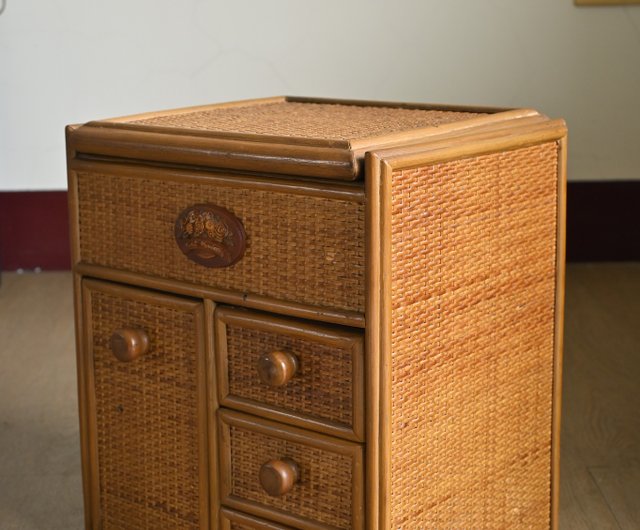 籐の箪笥 引き出し リモージュ陶器の取っ手 大容量 美しい箪笥です 籐