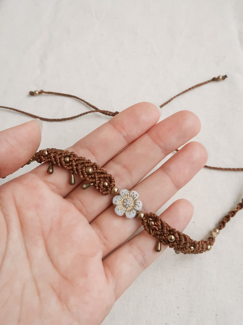 [Can be customized] Bali necklace Bronze glass flower Wax thread necklace after the rain - Necklaces - Copper & Brass Brown
