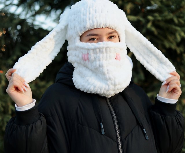 手編みの耳付き目出し帽 WHITE BUNNY 今年のウサギのシンボル