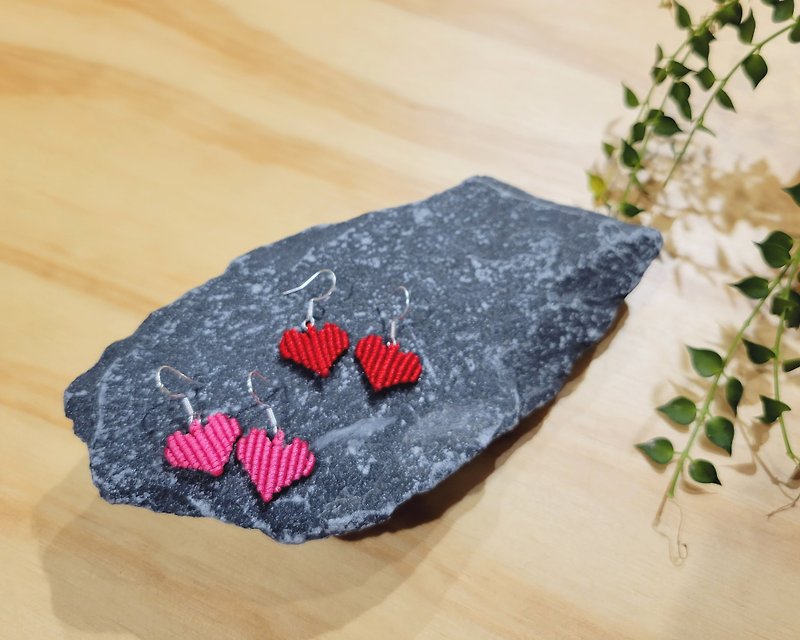 Jade thread × oblique knot × love earrings LW Linwei hand-made - Earrings & Clip-ons - Other Materials Red