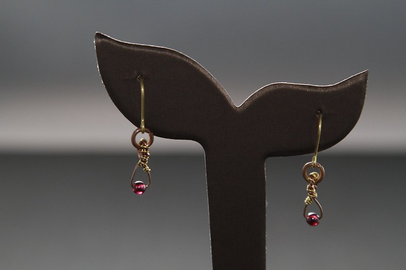 【Series of Crystal】3 types of Mozambique garnet earrings - Earrings & Clip-ons - Copper & Brass Red