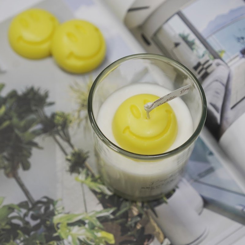 每天笑哈哈香薰蠟燭杯 Happy Day Scented Jar Candl - 香氛蠟燭/燭台 - 蠟 黃色