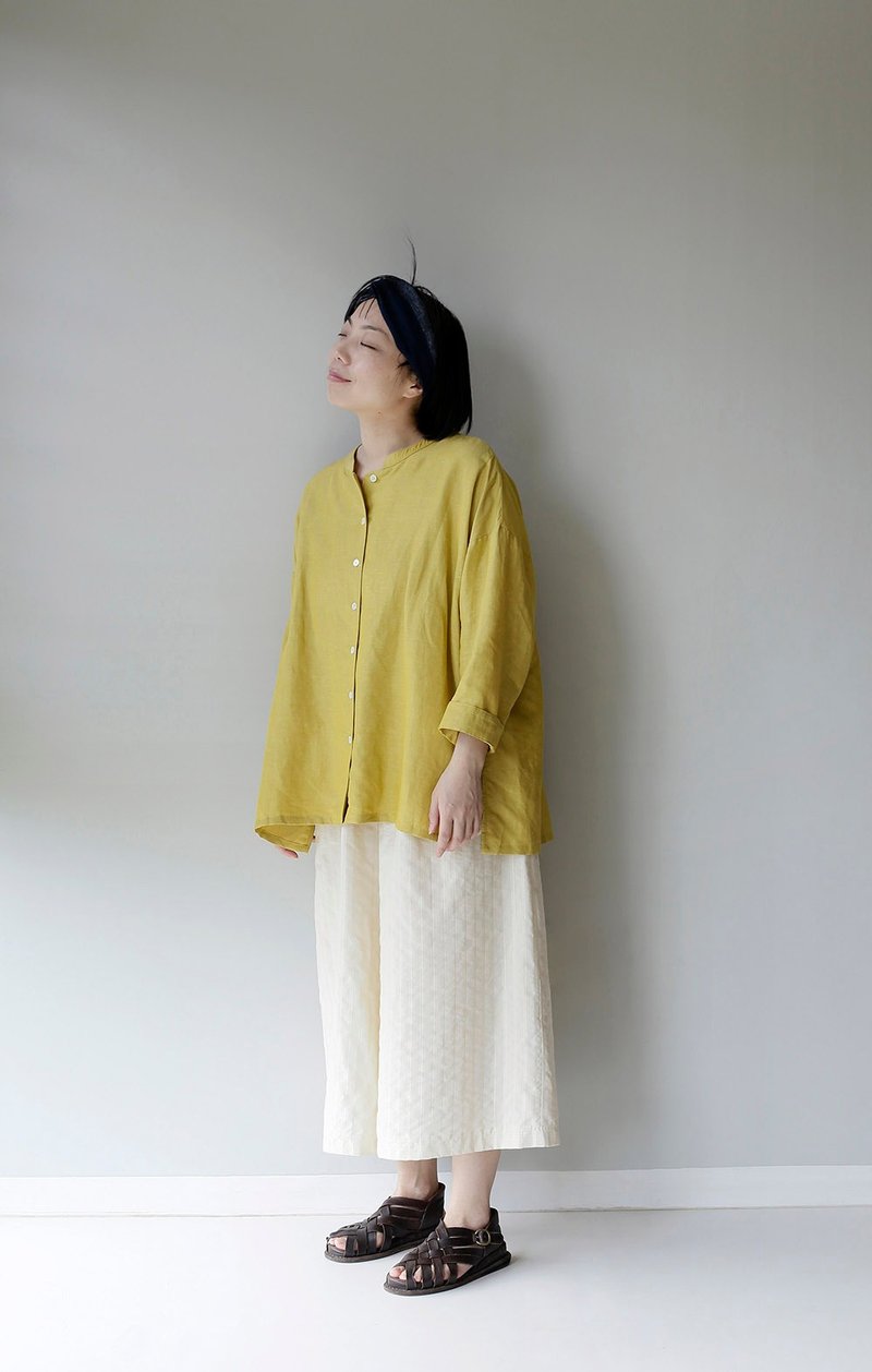 Ginkgo Yellow Sand Washed Linen New Chinese Style Loose Stand Collar Shirt - เสื้อผู้หญิง - ผ้าฝ้าย/ผ้าลินิน สีเหลือง