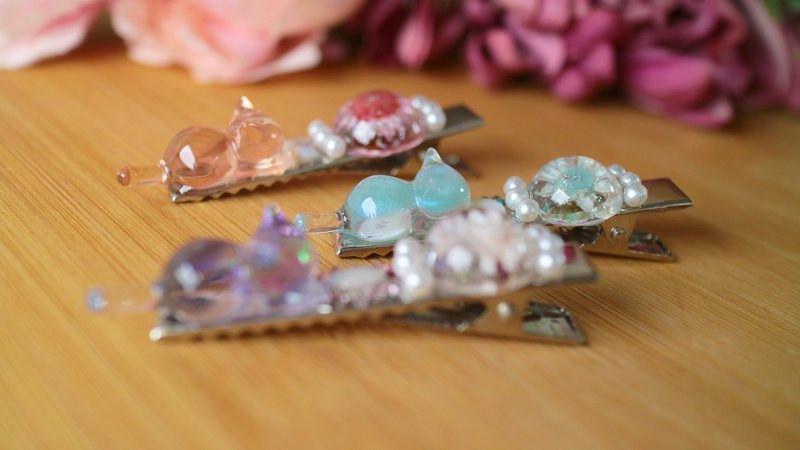 Crystal cat hairpin with raised tail - เครื่องประดับผม - สแตนเลส หลากหลายสี