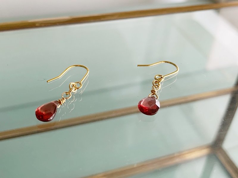 [January birthstone] Unchanging love Garnet, single earrings / Clip-On - Earrings & Clip-ons - Gemstone Red