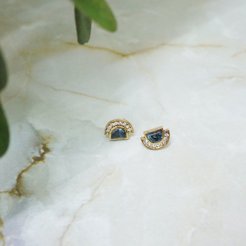 Sapphire Half Moon Earrings - ต่างหู - โลหะ สีน้ำเงิน