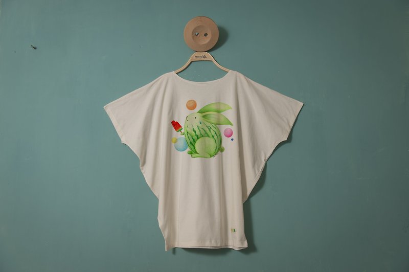 ~Watermelon rabbit~Folded sleeve width T//Unique hand-painted style does not hit the shirt Pure material comfortable and breathable ///Family outfit - เสื้อผู้หญิง - ผ้าฝ้าย/ผ้าลินิน ขาว