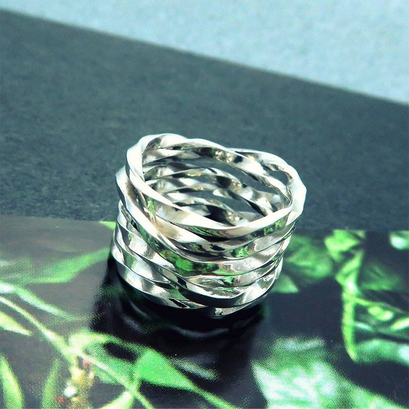 Climbing vine ring twisted linear sterling silver ring - ART64 - แหวนทั่วไป - เงินแท้ สีเงิน