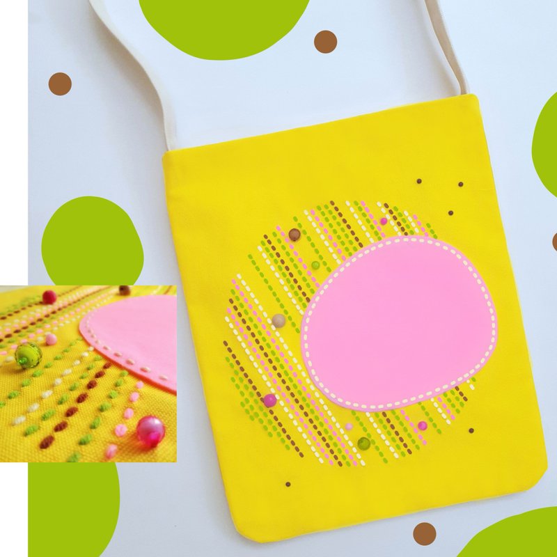 12x14 inch tote. Fun and original with hand-stitched design with felt and beads - 手提包/手提袋 - 繡線 