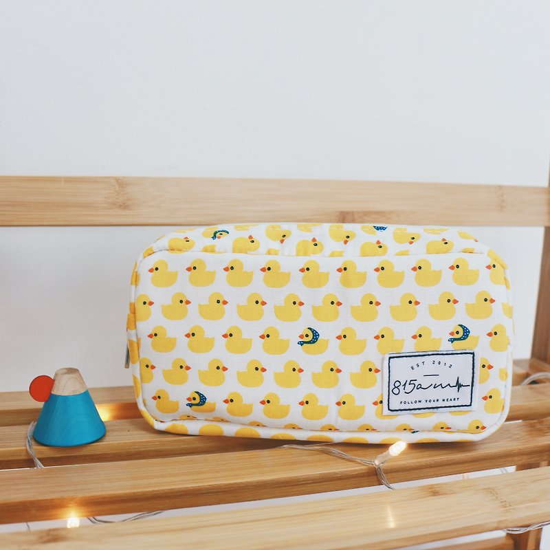 [School Season] Yellow Duck Pencil Case/Cosmetic Bag | 815a.m - กระเป๋าเครื่องสำอาง - ผ้าฝ้าย/ผ้าลินิน 