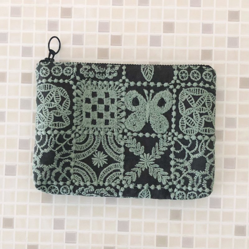 mina perhonen all-embroidered forest tile butterfly handmade cosmetic pouch with pocket - กระเป๋าเครื่องสำอาง - ผ้าฝ้าย/ผ้าลินิน สีดำ