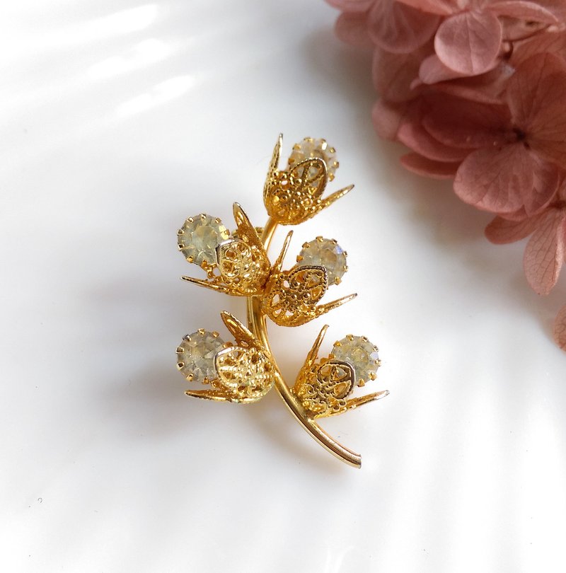 西洋古董飾品。立體 花苞 白鑽  別針 - 徽章/別針 - 其他金屬 金色