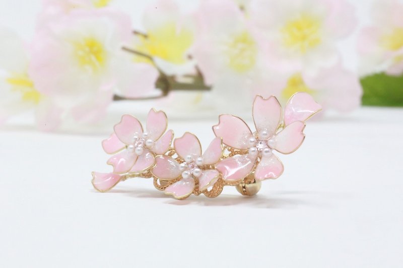 Cherry Blossom Dancing Brooch - เข็มกลัด - เรซิน สึชมพู
