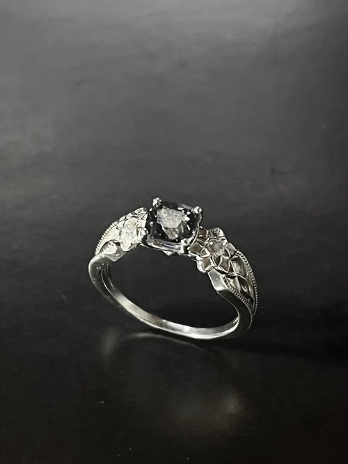 One Dimple 單窩 : 純銀 k金珠寶設計與訂製 蓮花灰調尖晶石戒指 天然寶石 925銀