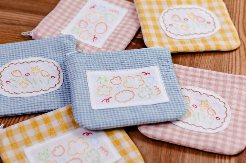 小花格紋收納袋 - 化妝袋/收納袋 - 棉．麻 多色