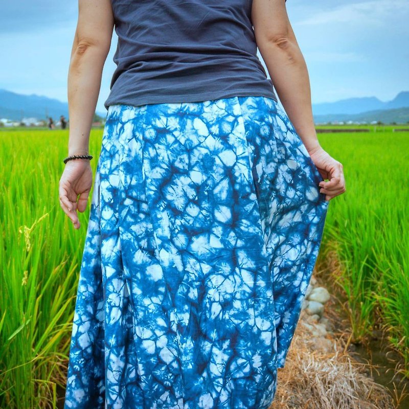 Blue flower-long skirt (environmentally friendly digital printing) - กระโปรง - ผ้าฝ้าย/ผ้าลินิน สีน้ำเงิน
