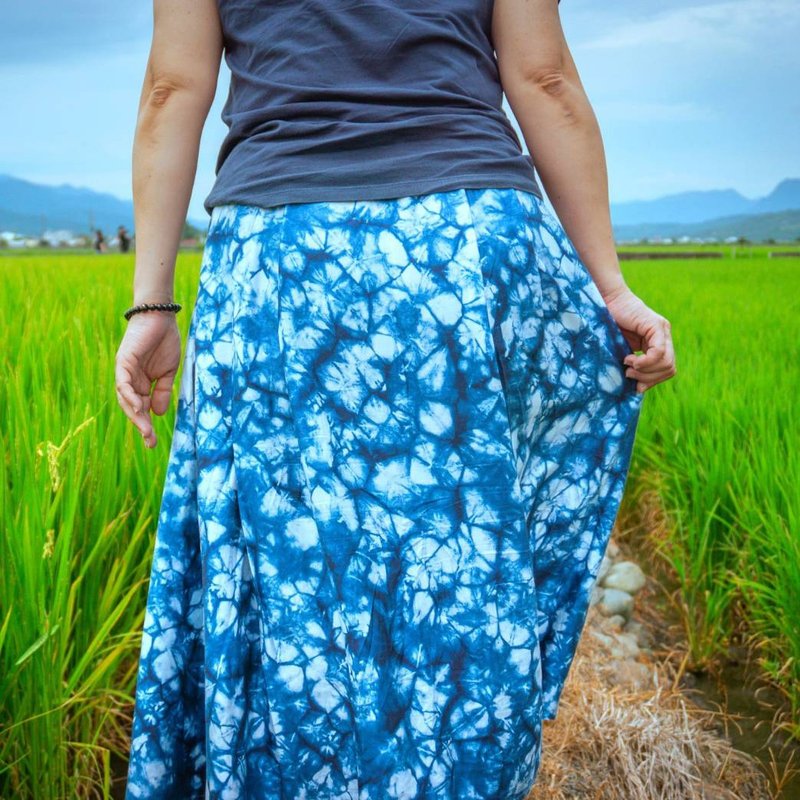 Blue flower-long skirt (environmentally friendly digital printing) - กระโปรง - ผ้าฝ้าย/ผ้าลินิน สีน้ำเงิน