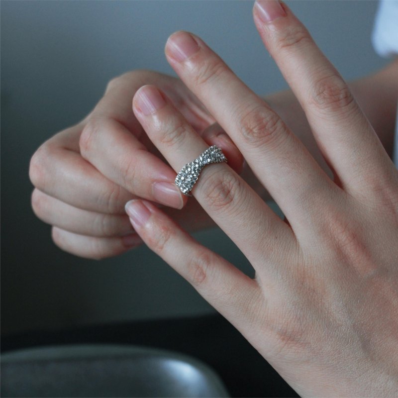 Cross-curved Silver niche design handmade ring - แหวนทั่วไป - เงินแท้ สีเงิน