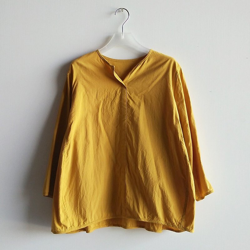 Small V-neck eight-point sleeved shirt washed cotton mustard - Women's Tops - Cotton & Hemp Yellow