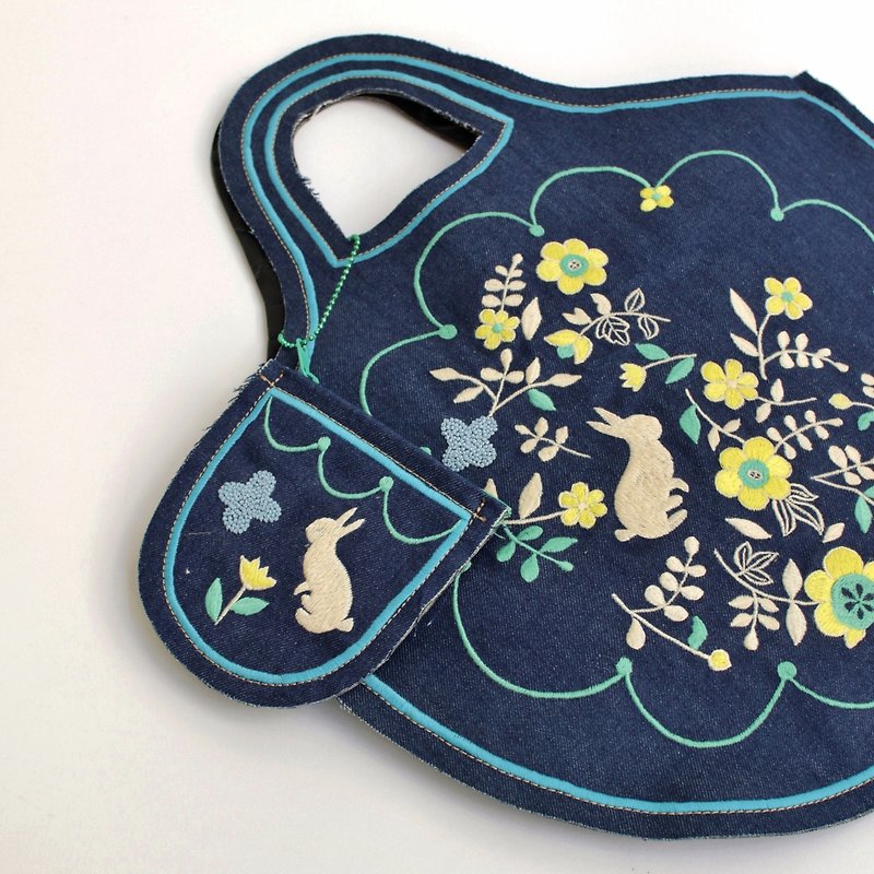 Rabbit garden embroidery · Petanko bag - กระเป๋าถือ - ผ้าฝ้าย/ผ้าลินิน สีน้ำเงิน