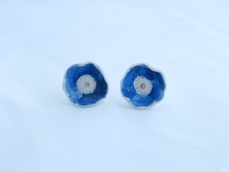 Naïf Series 2 White Porcelain Sterling Silver Earrings/Blue Matte Glaze - ต่างหู - เครื่องลายคราม สีน้ำเงิน