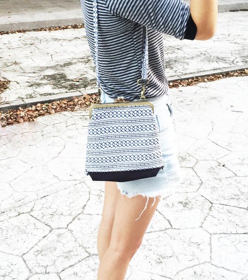 lattice and flowers clasp frame bag/with chain/ shoulder bag / portable p