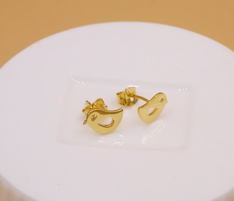 Handmade Little Bird Earring - 18K gold plated on brass Little Me by CASO - 耳環/耳夾 - 其他金屬 金色