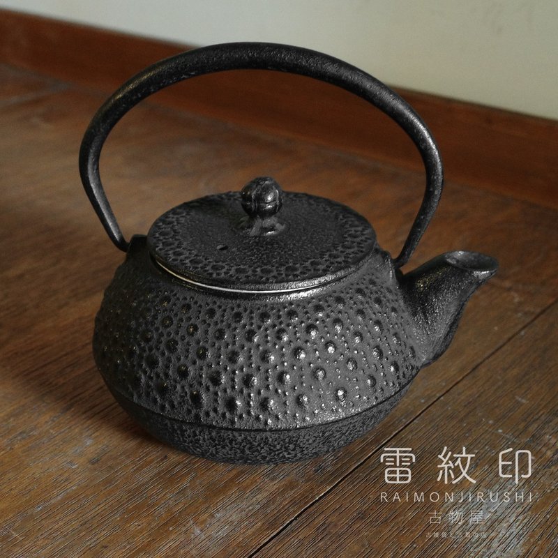 Nanbu Ironware Rock Ironware Museum Iron Kettle Tortoiseshell Pattern Ursu Teapot 0.25L Made in Japan - ถ้วย - โลหะ สีดำ