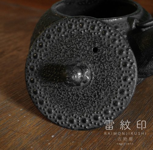 ＵＳＥＤ品 南部岩鋳造　捻鉉　１５型　東雲亀甲　南部鉄瓶　南部鉄器　鉄瓶 南部鉄器 鉄瓶 18型小槌亀甲 11004 Shinwadenki