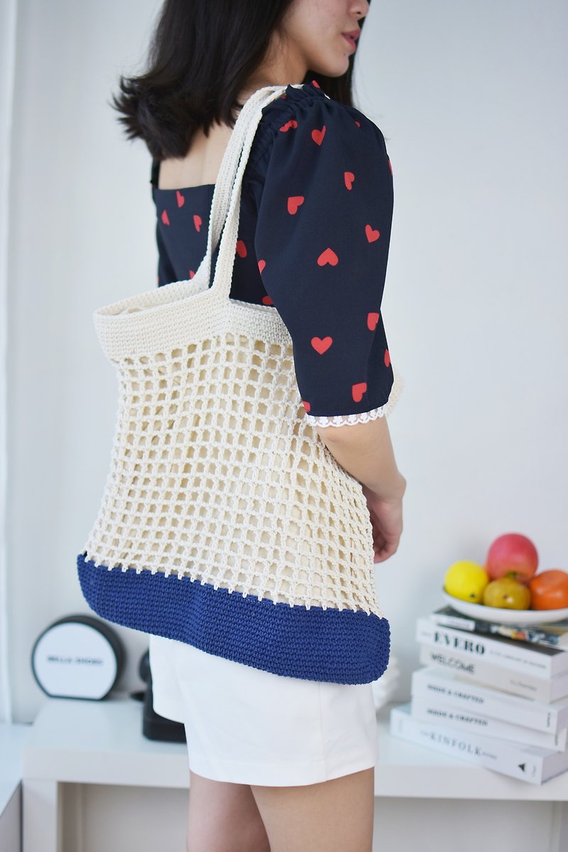 White-Navy Nadia Crochet Bag - 手袋/手提袋 - 棉．麻 藍色