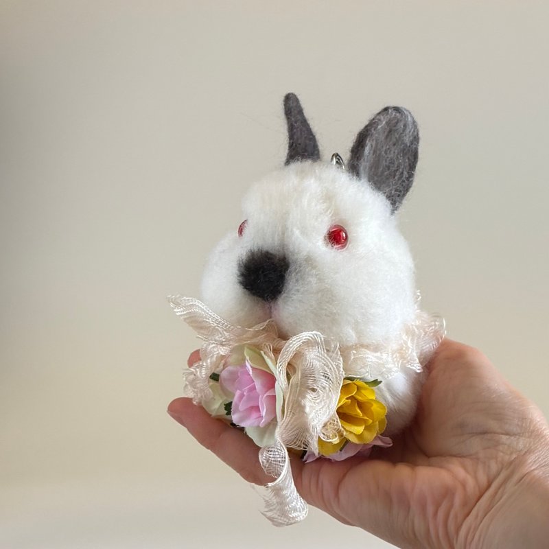 バッグチャーム　お花畑の羊毛フェルトうさぎ　ネザーランドドワーフ　ヒマラヤン - 公仔/玩偶 - 其他材質 