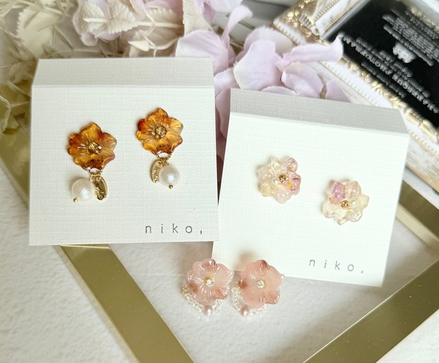 ハンドメイドピアス3363 お花のピアス 〈ハンドメイド〉